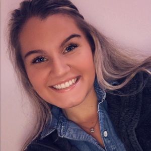 Meet your Posher, Amina